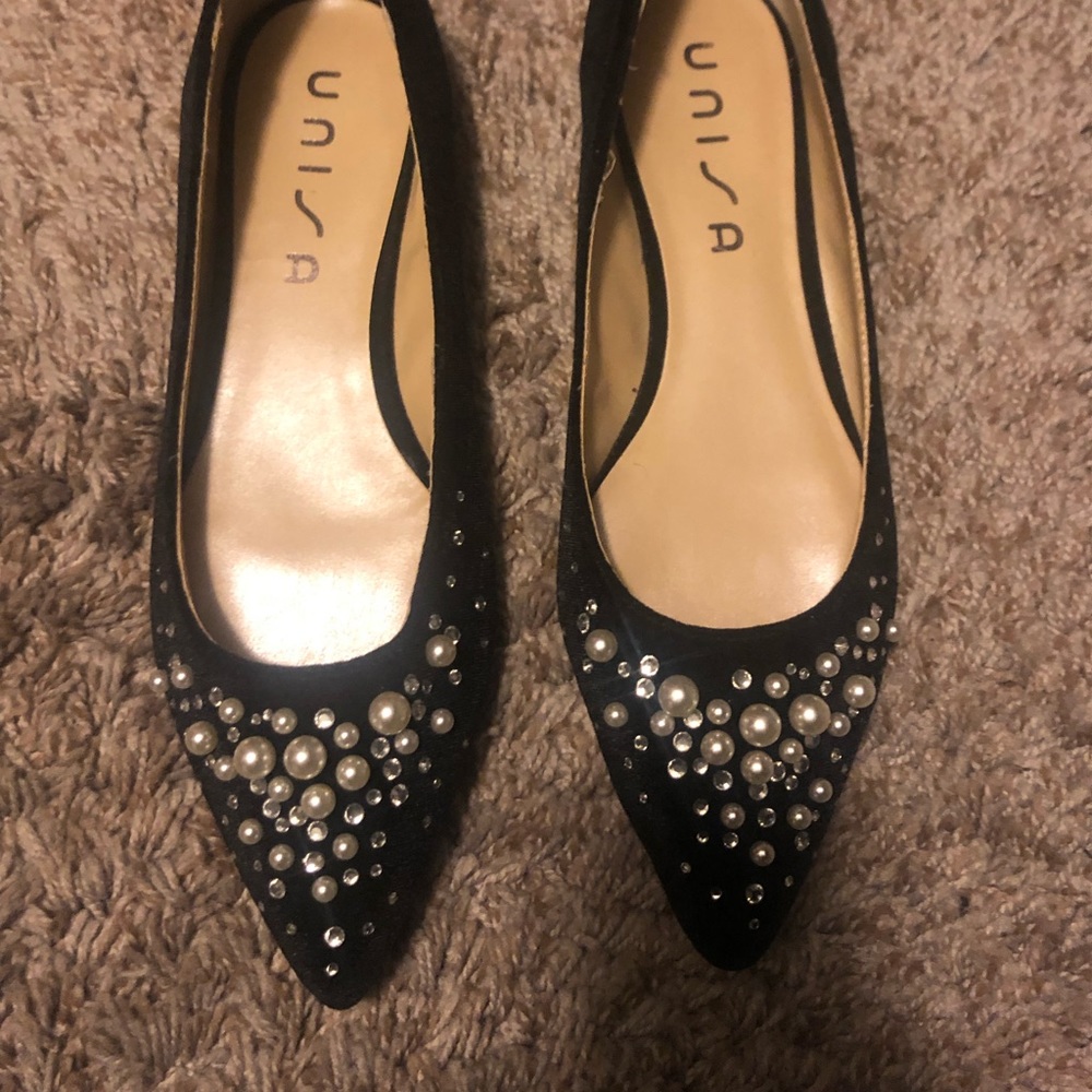 Pointed toe black flats with pearls (Never worn)